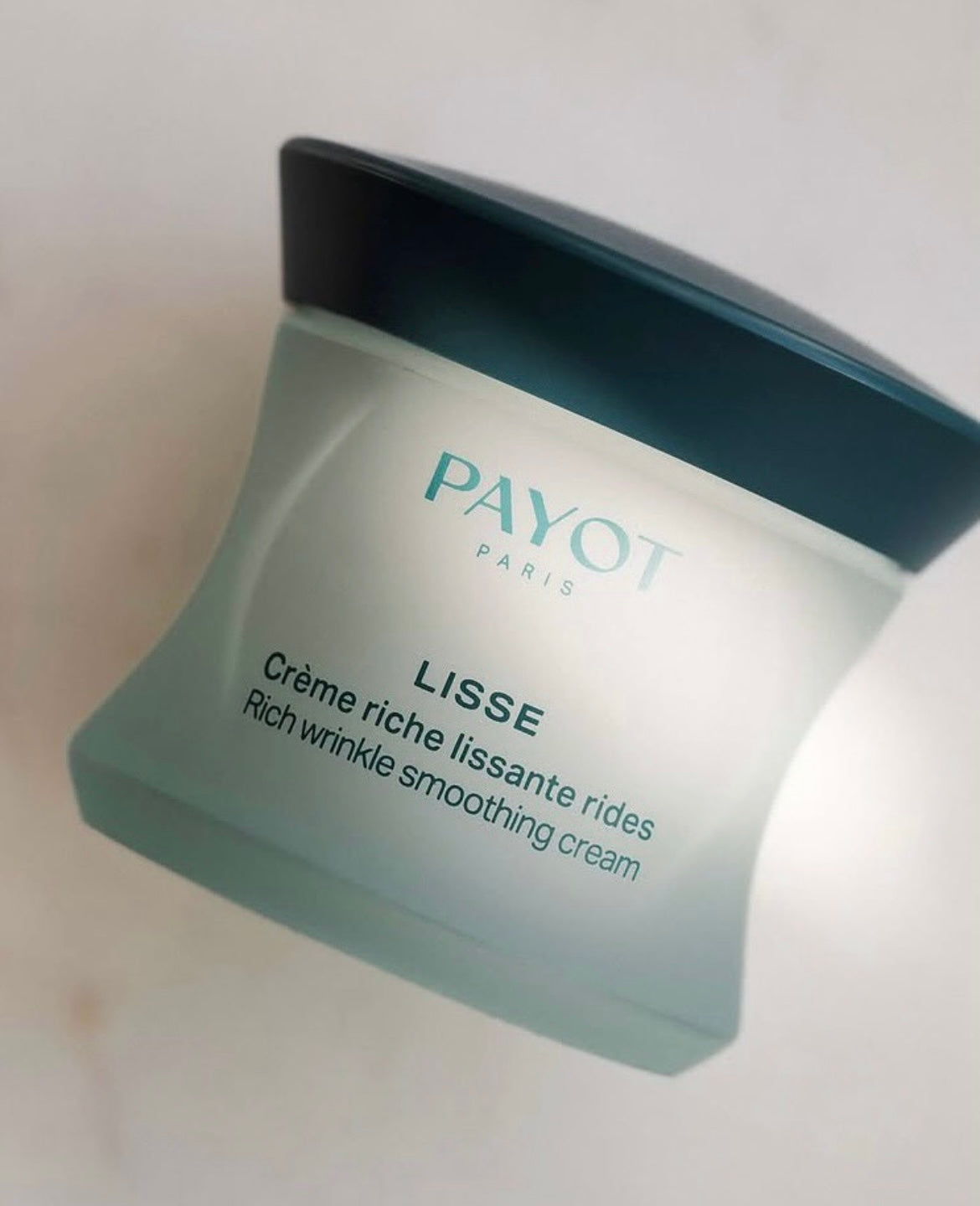 lisse les rides et ridules et nourrit intensément la peau 