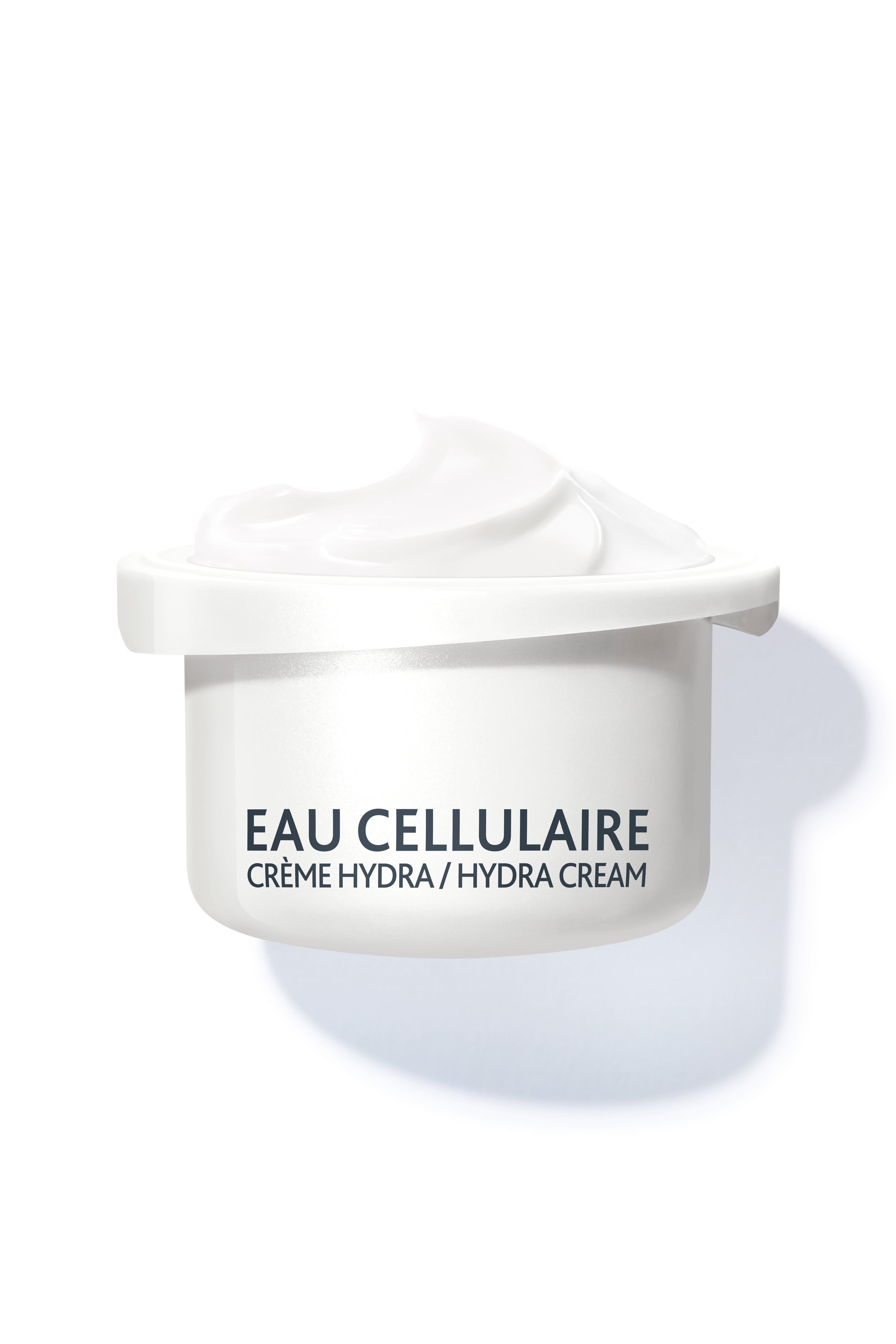 hydrate, repulpe la peau et lisse visiblement l’apparence des premiers signes de l’âge